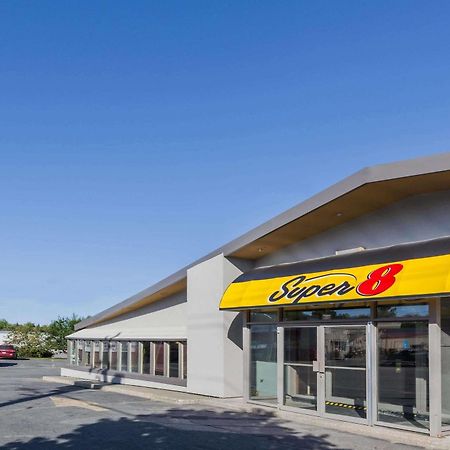 ホテル スーパー 8 バイ ウィンダム カークランド レイク カークランド・レイク エクステリア 写真